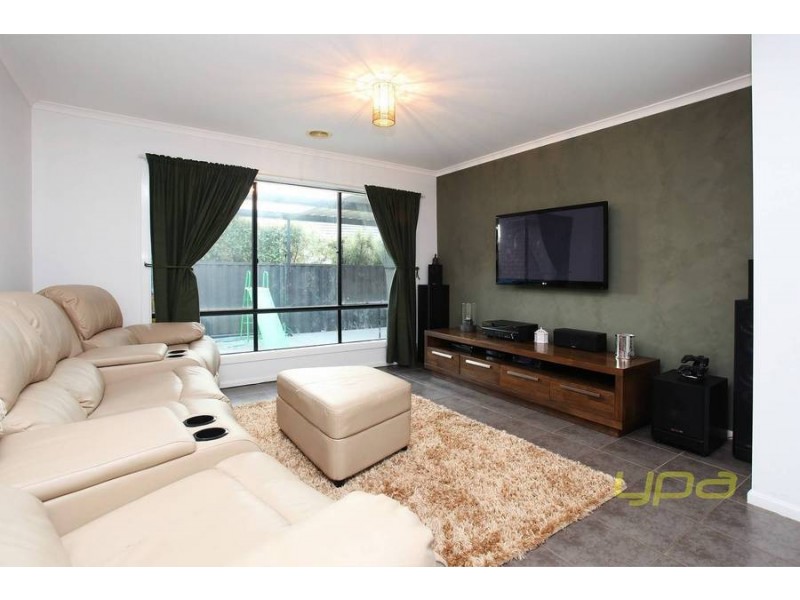 5 Pro Hart Way, Caroline Springs VIC 3023