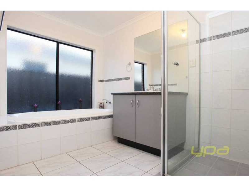 5 Pro Hart Way, Caroline Springs VIC 3023