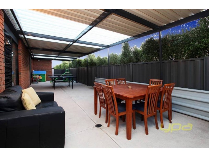 5 Pro Hart Way, Caroline Springs VIC 3023