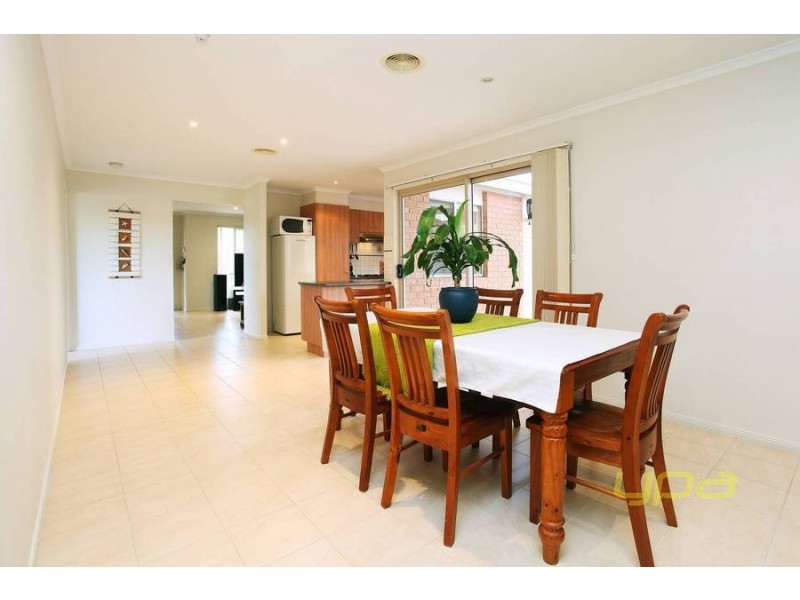 2 Pro Hart Way, Caroline Springs VIC 3023