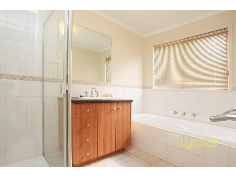 2 Pro Hart Way, Caroline Springs VIC 3023