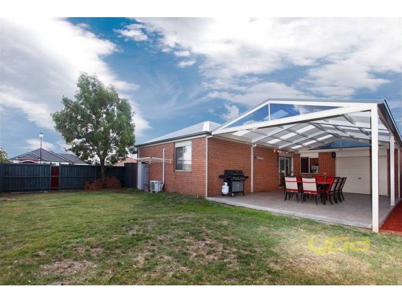 2 Pro Hart Way, Caroline Springs VIC 3023