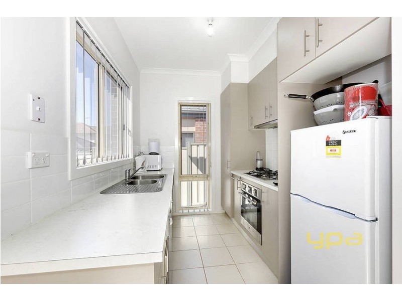22/40 McCubbin Way, Caroline Springs VIC 3023