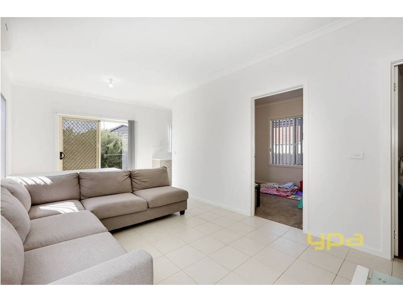 22/40 McCubbin Way, Caroline Springs VIC 3023