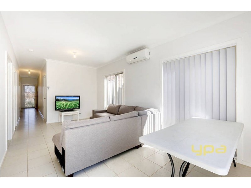 22/40 McCubbin Way, Caroline Springs VIC 3023