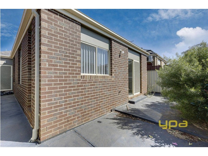 22/40 McCubbin Way, Caroline Springs VIC 3023