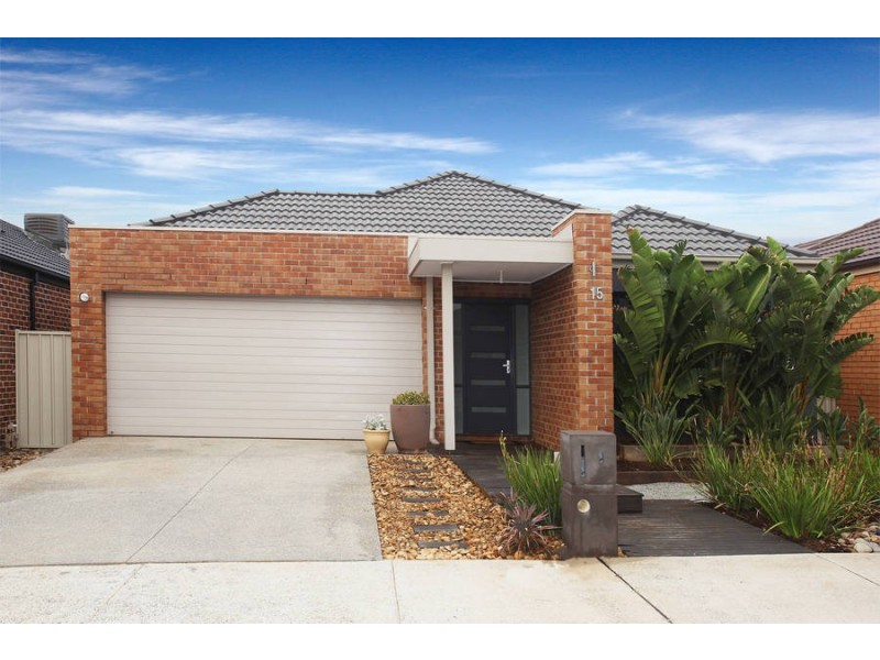 15 Derwent Close, Caroline Springs VIC 3023