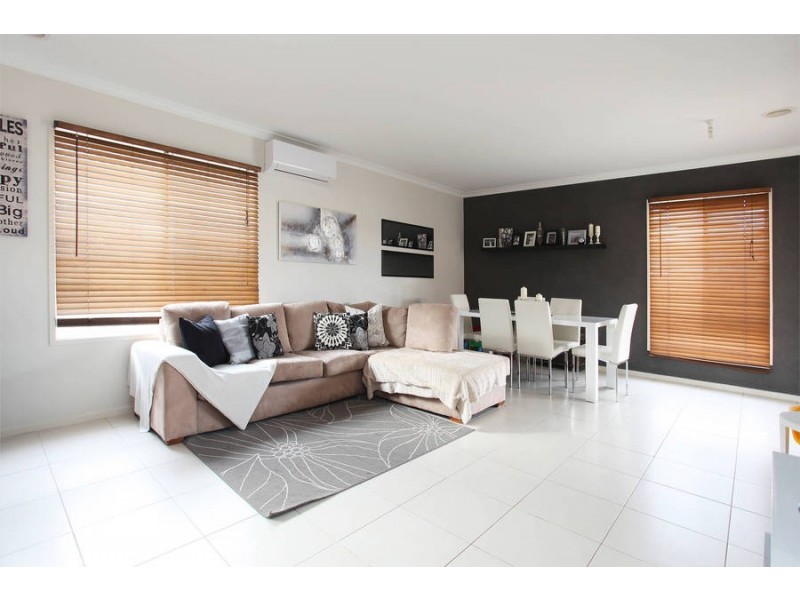 15 Derwent Close, Caroline Springs VIC 3023