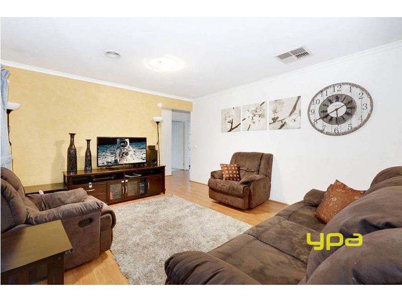 32 The Parkway, Caroline Springs VIC 3023