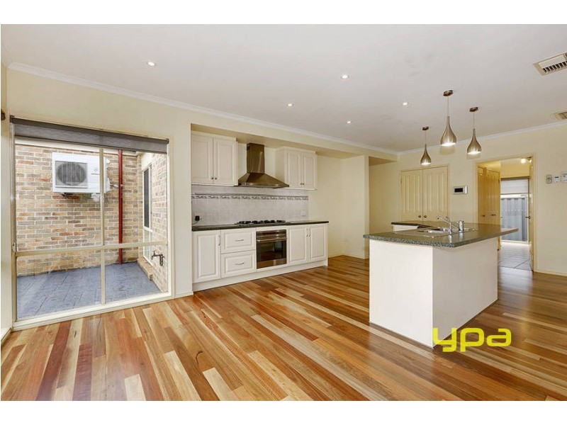 17 Pro Hart Way, Caroline Springs VIC 3023