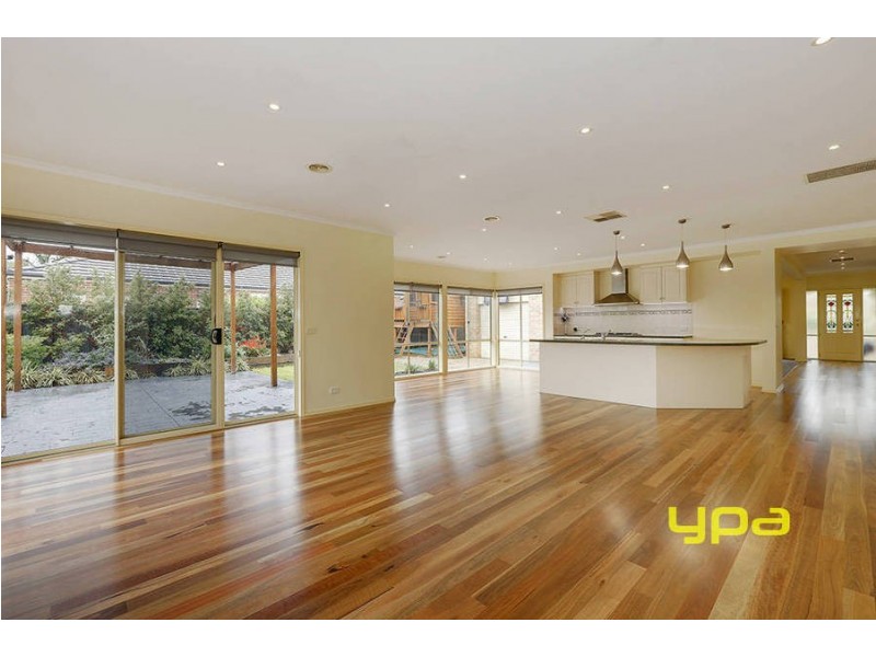 17 Pro Hart Way, Caroline Springs VIC 3023