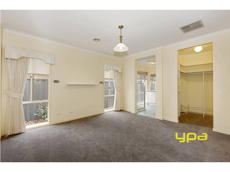 17 Pro Hart Way, Caroline Springs VIC 3023