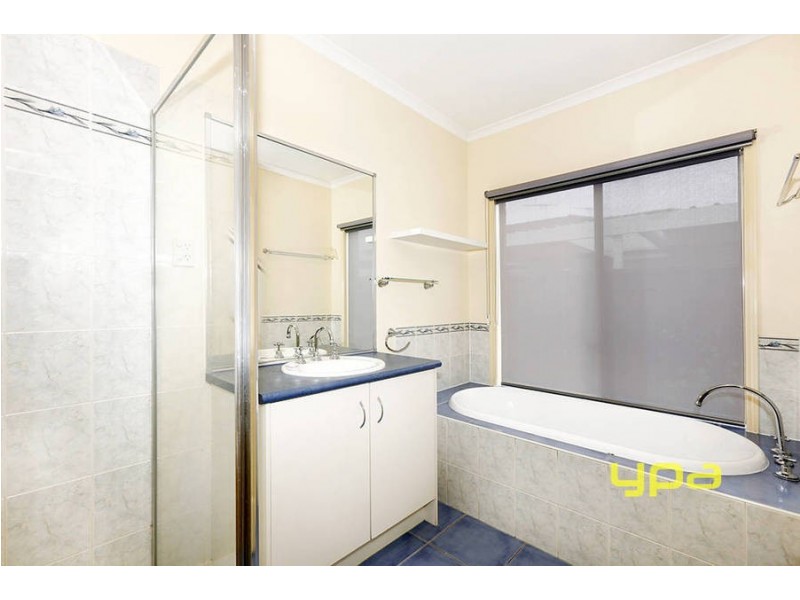 17 Pro Hart Way, Caroline Springs VIC 3023