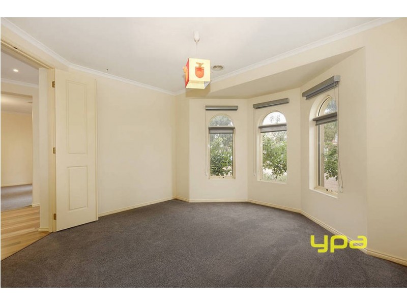 17 Pro Hart Way, Caroline Springs VIC 3023