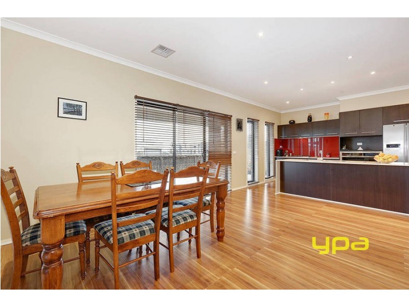 6 Murchison Place, Caroline Springs VIC 3023