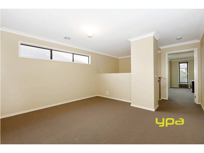 6 Murchison Place, Caroline Springs VIC 3023