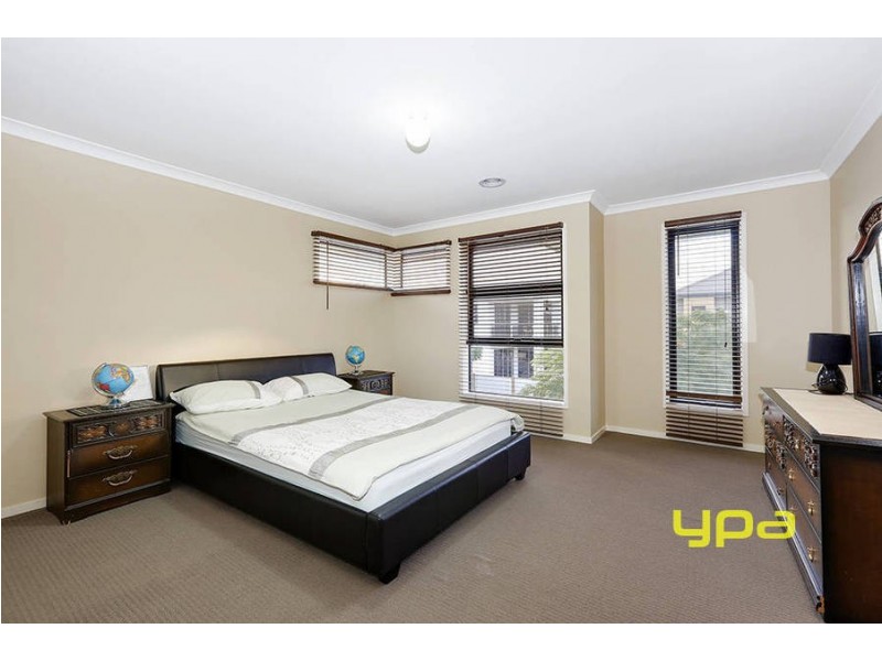 6 Murchison Place, Caroline Springs VIC 3023