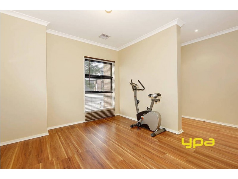 6 Murchison Place, Caroline Springs VIC 3023