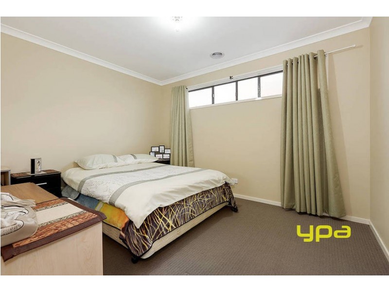 6 Murchison Place, Caroline Springs VIC 3023