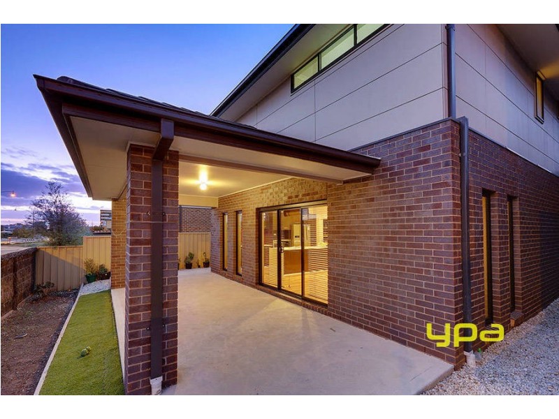 6 Murchison Place, Caroline Springs VIC 3023