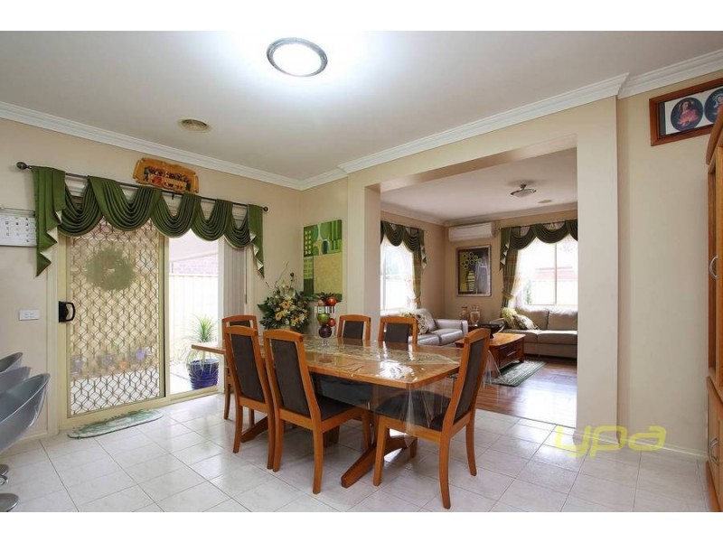 9 Wattlepark Street, Caroline Springs VIC 3023