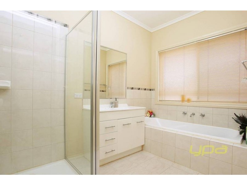 9 Wattlepark Street, Caroline Springs VIC 3023