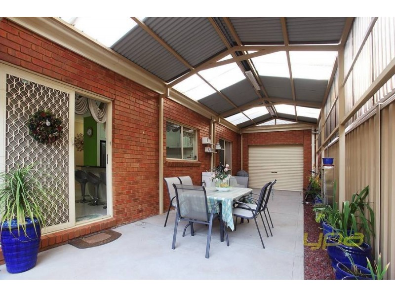 9 Wattlepark Street, Caroline Springs VIC 3023