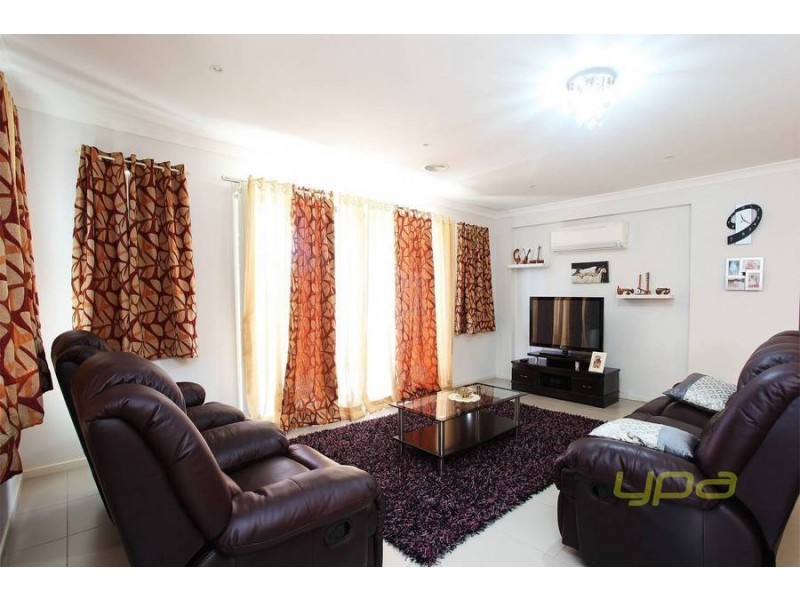 33 Cunningham Chase, Burnside Heights VIC 3023