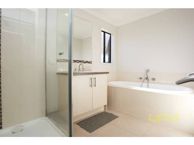 33 Cunningham Chase, Burnside Heights VIC 3023