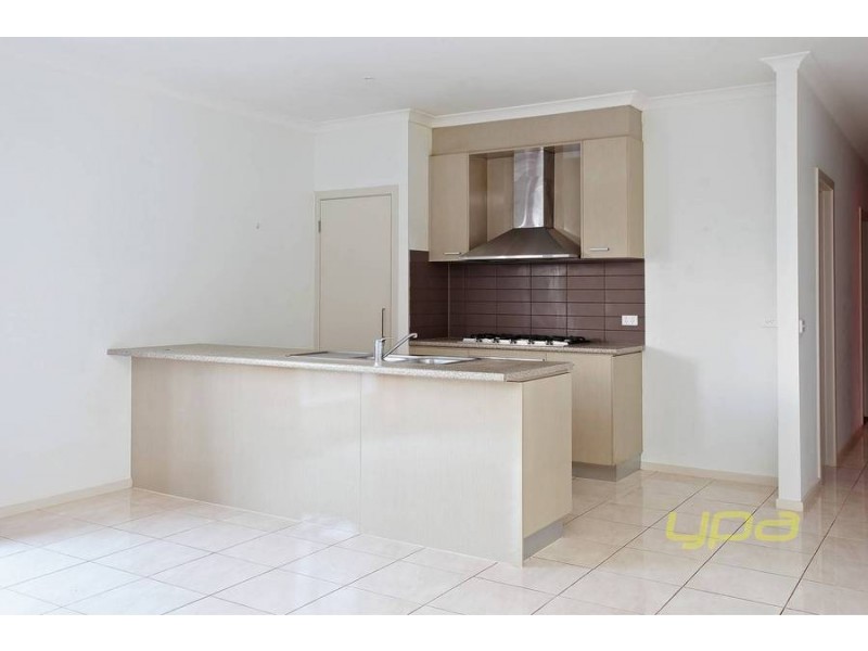 7 McLaren Chase, Caroline Springs VIC 3023