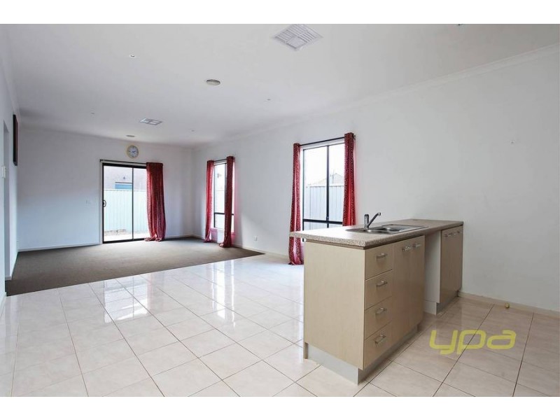 7 McLaren Chase, Caroline Springs VIC 3023