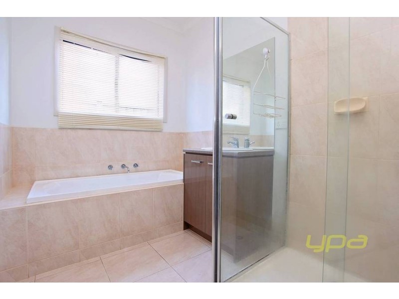 7 McLaren Chase, Caroline Springs VIC 3023