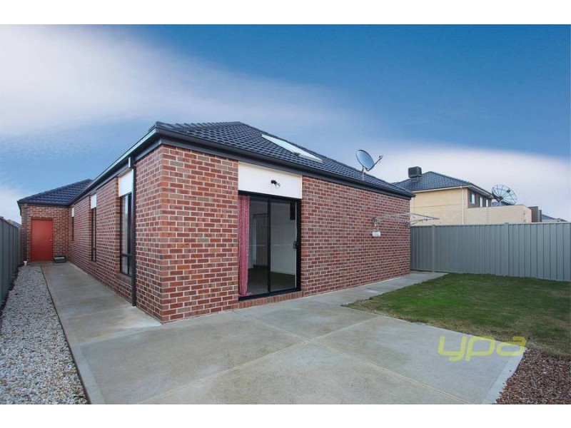 7 McLaren Chase, Caroline Springs VIC 3023