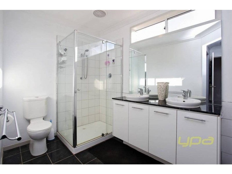 3 Binalong Court, Burnside VIC 3023