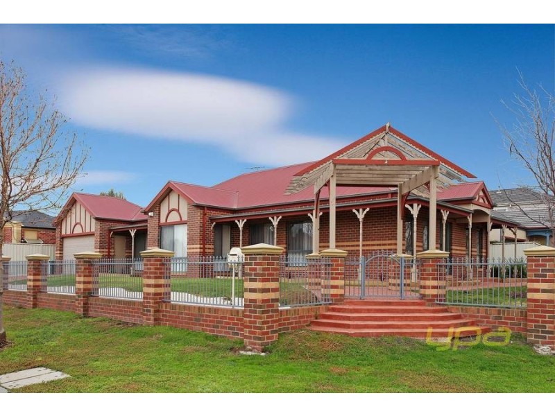 4 Lauricella Place, Caroline Springs VIC 3023