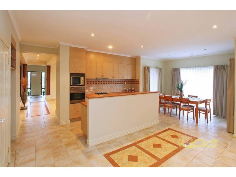 4 Lauricella Place, Caroline Springs VIC 3023