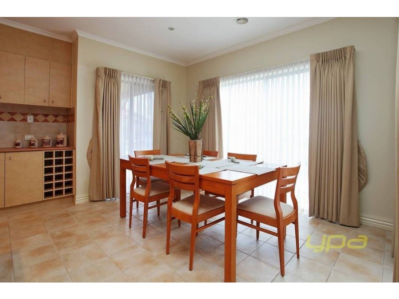 4 Lauricella Place, Caroline Springs VIC 3023