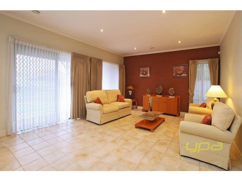 4 Lauricella Place, Caroline Springs VIC 3023