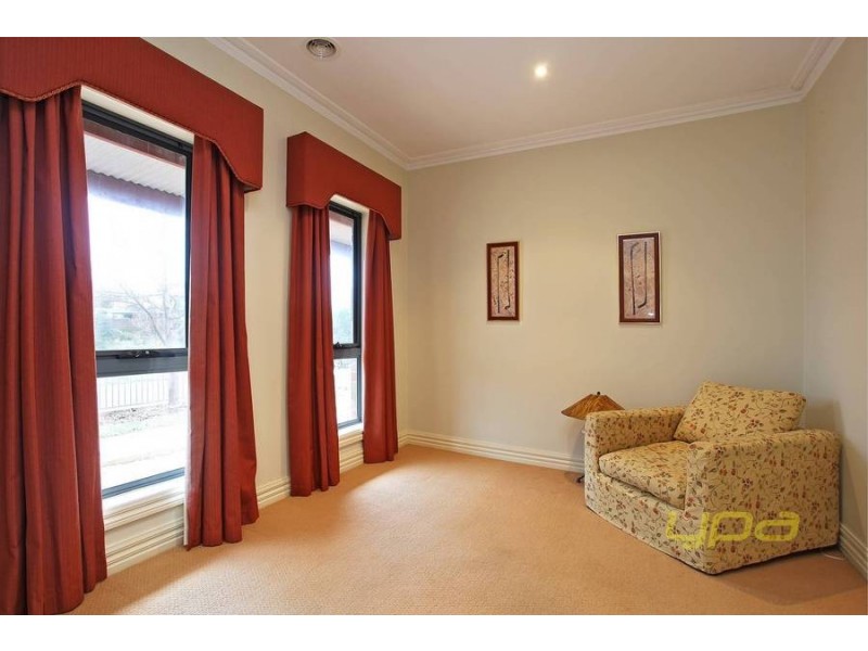 4 Lauricella Place, Caroline Springs VIC 3023