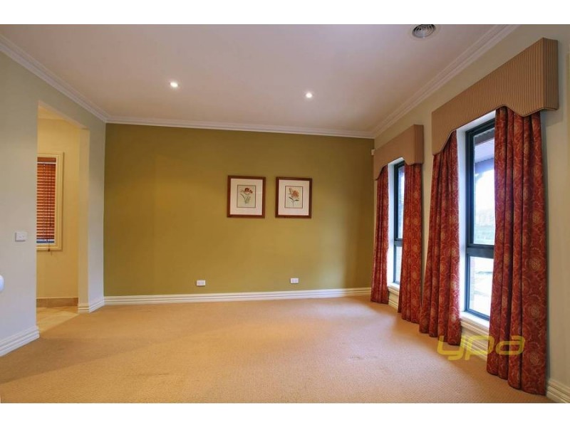 4 Lauricella Place, Caroline Springs VIC 3023