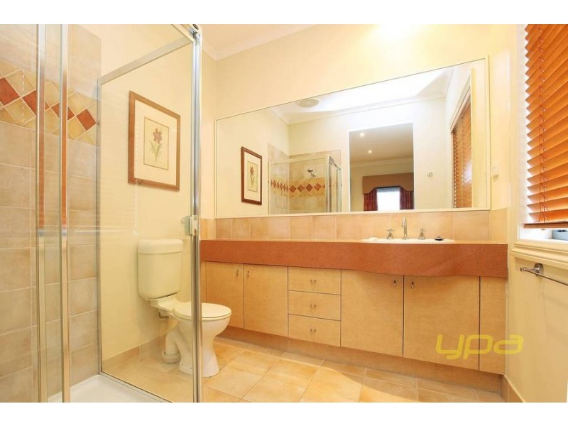 4 Lauricella Place, Caroline Springs VIC 3023