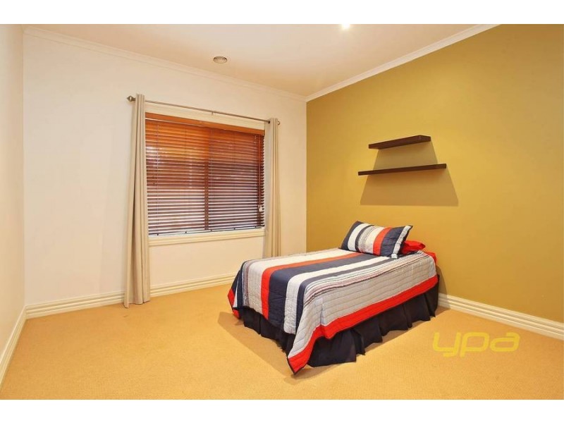 4 Lauricella Place, Caroline Springs VIC 3023
