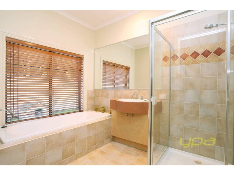 4 Lauricella Place, Caroline Springs VIC 3023