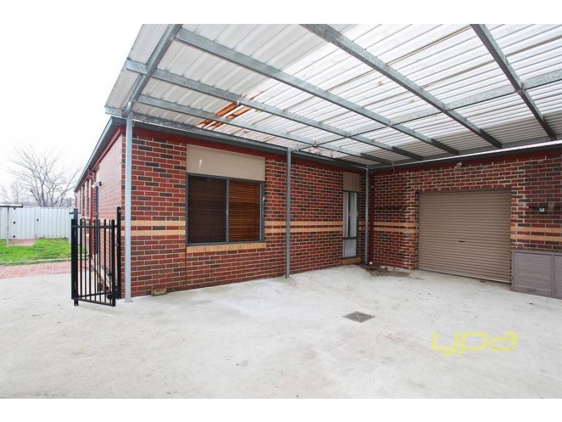 4 Lauricella Place, Caroline Springs VIC 3023