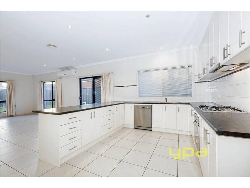 10 Gill Place, Caroline Springs VIC 3023