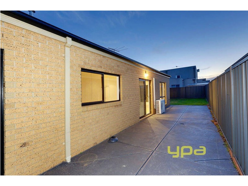 10 Gill Place, Caroline Springs VIC 3023