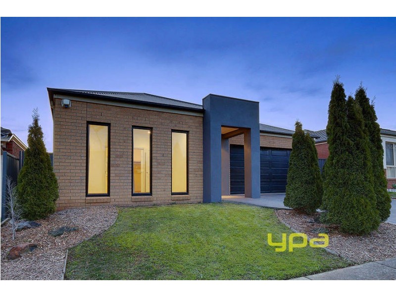 10 Gill Place, Caroline Springs VIC 3023