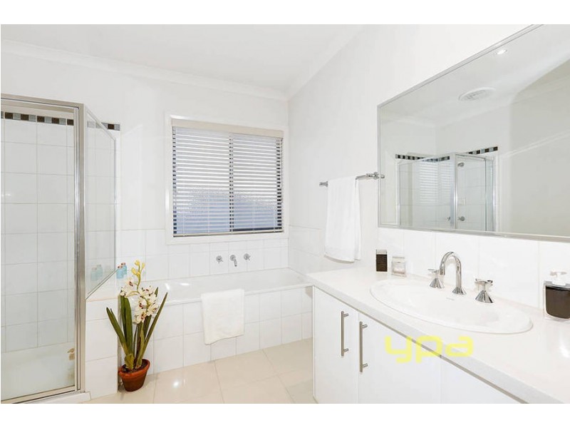 5 Waterside Drive, Burnside Heights VIC 3023