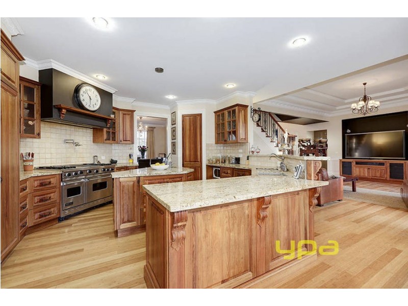 6 Lonsdale Court, Caroline Springs VIC 3023