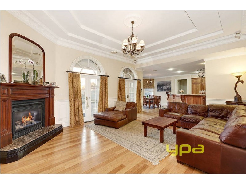 6 Lonsdale Court, Caroline Springs VIC 3023